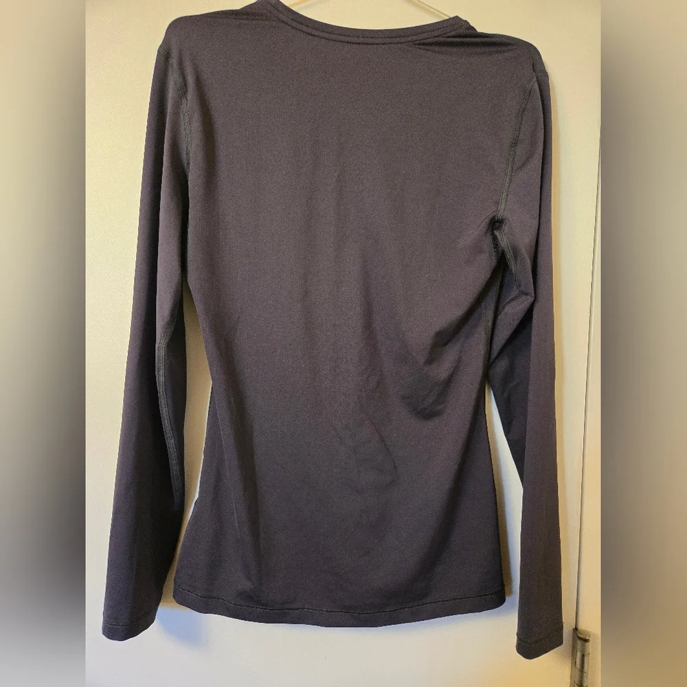 Nike Women's Gray Long Sleeve‎ Top